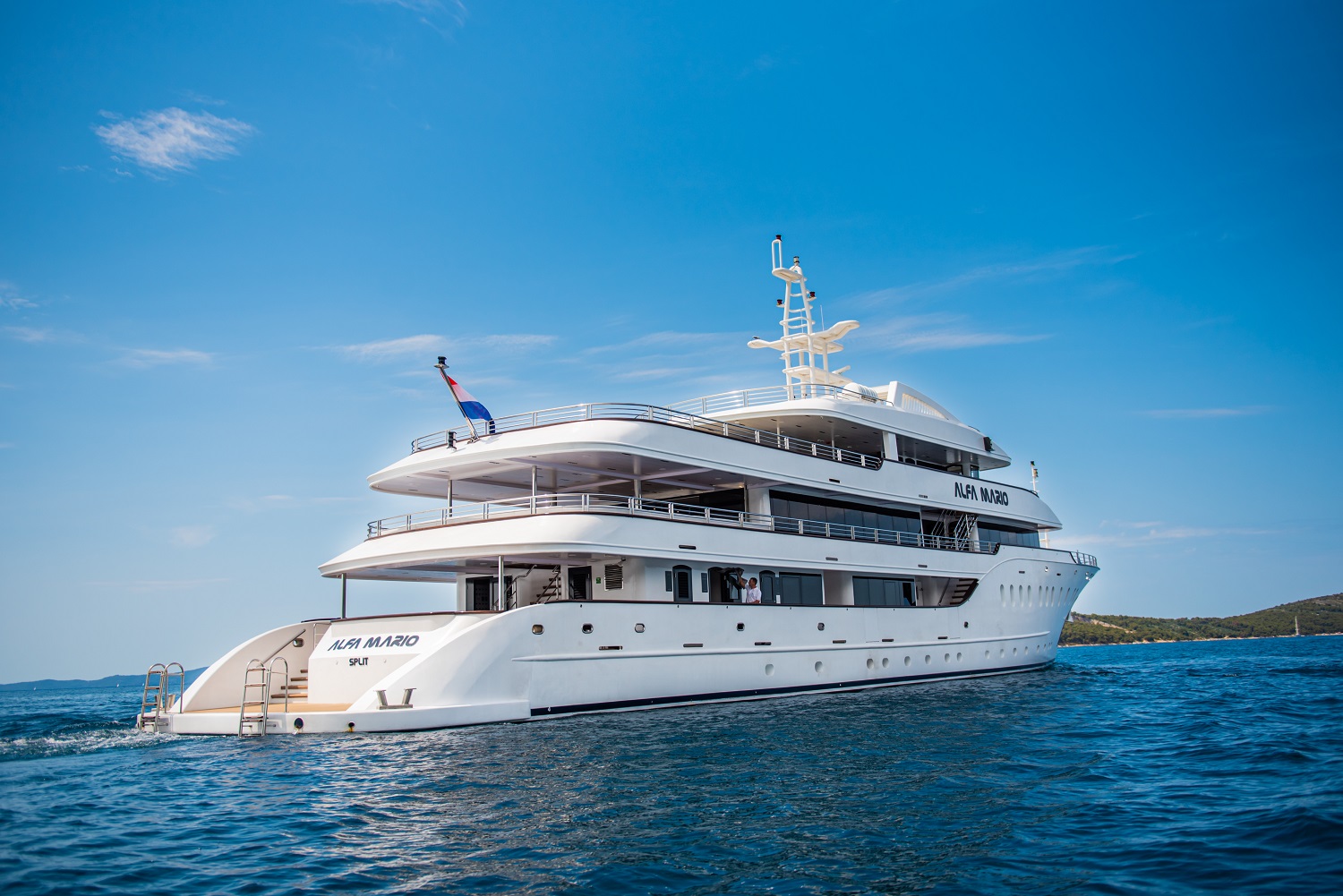 103 Motor yacht ALFA MARIO.jpg