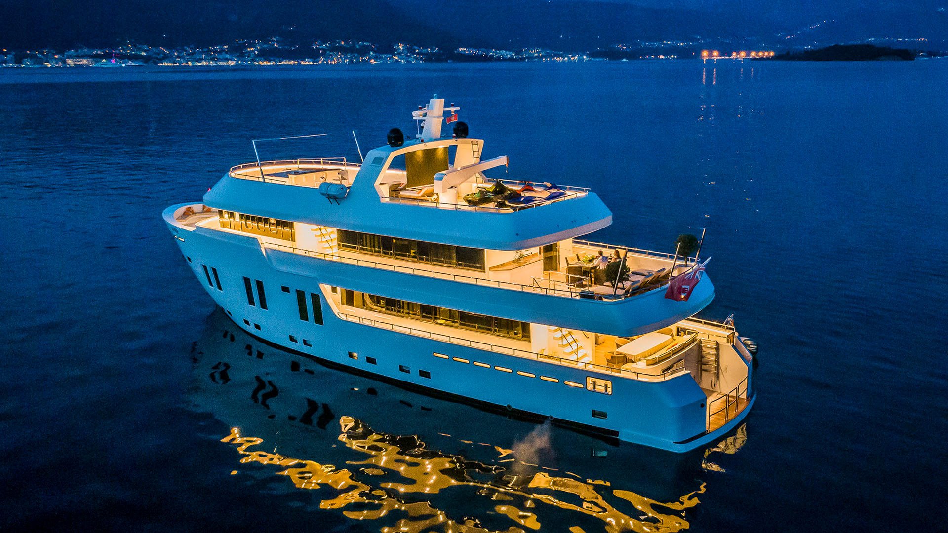 103 Motor yacht APNA.jpg