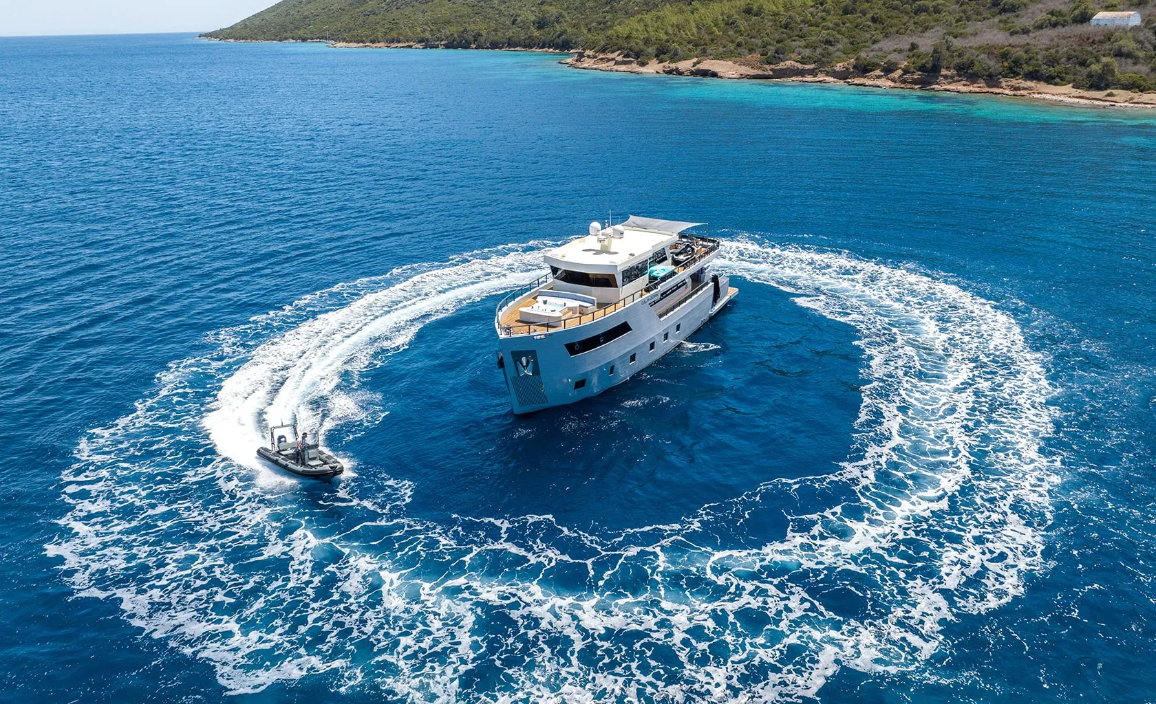 103 Motor yacht CALM DOWN.png