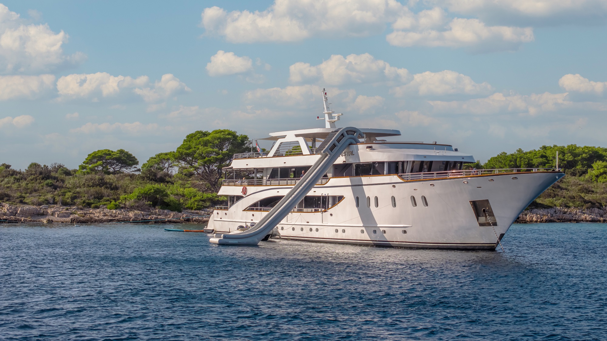 103 Motor yacht CRISTAL.jpg