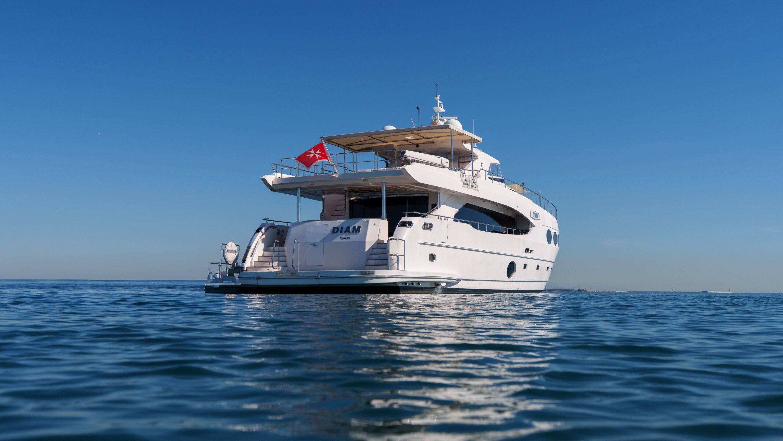 103 Motor yacht DIAM.jpg