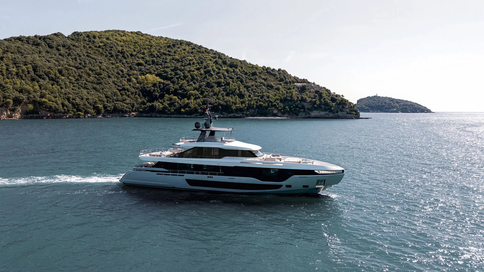 103 Motor yacht H OF THE SEAS.jpg