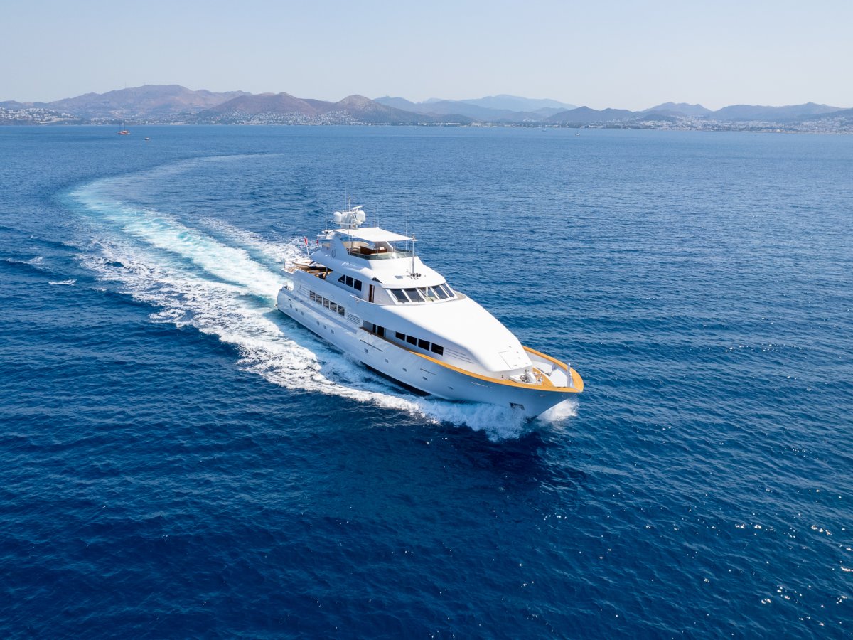 103 Motor yacht MERVE underway.jpg