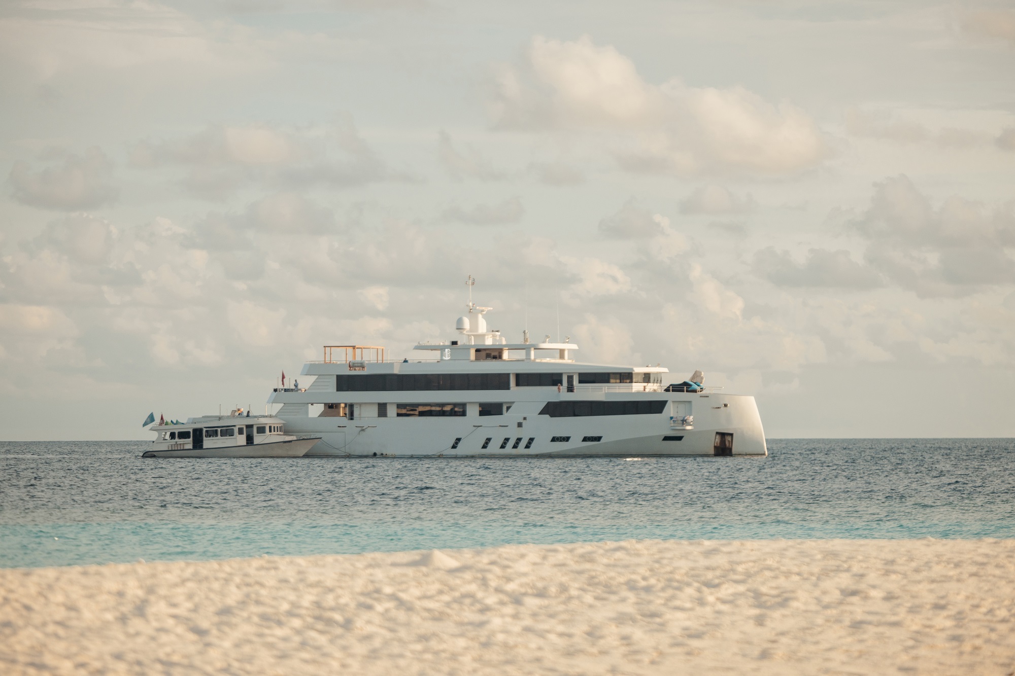 103 Motor yacht WHITE PEARL.jpg