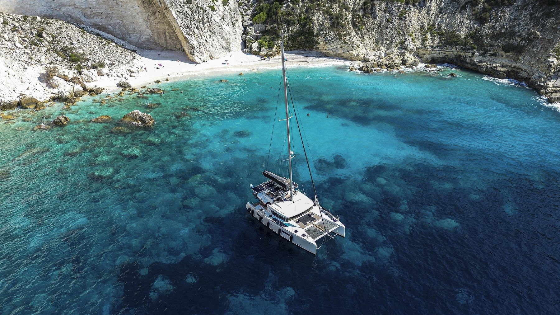 103 Sailing Catamaran TAMIRO.jpg