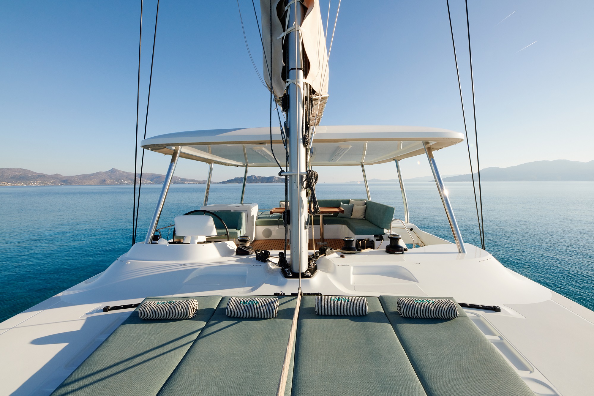 103 Sailing catamaran HAPPY.jpg