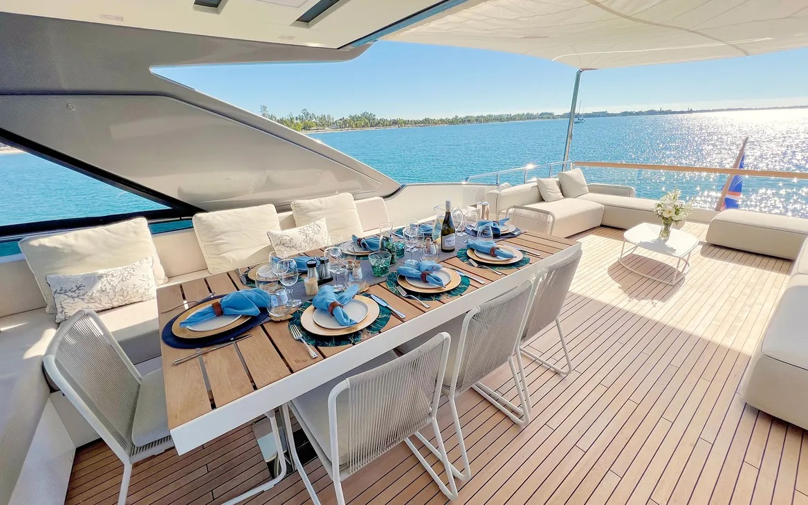 103 Super yacht C-DAZE.jpg