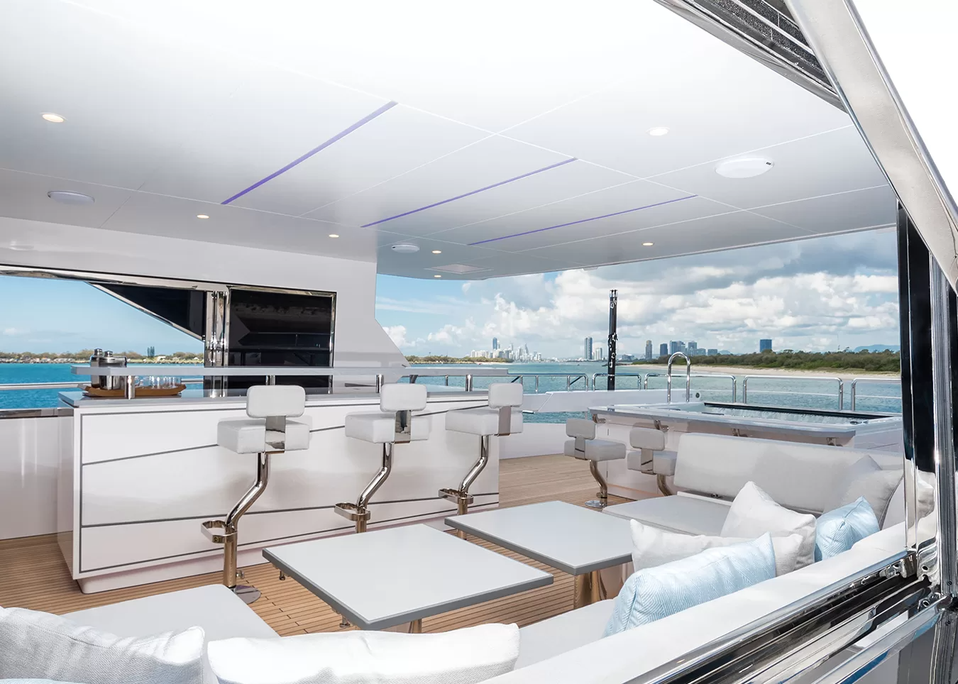 103 Superyacht AURA.png