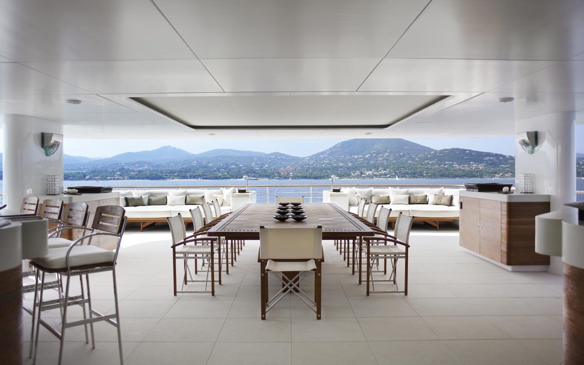 105 Deck dining.jpg
