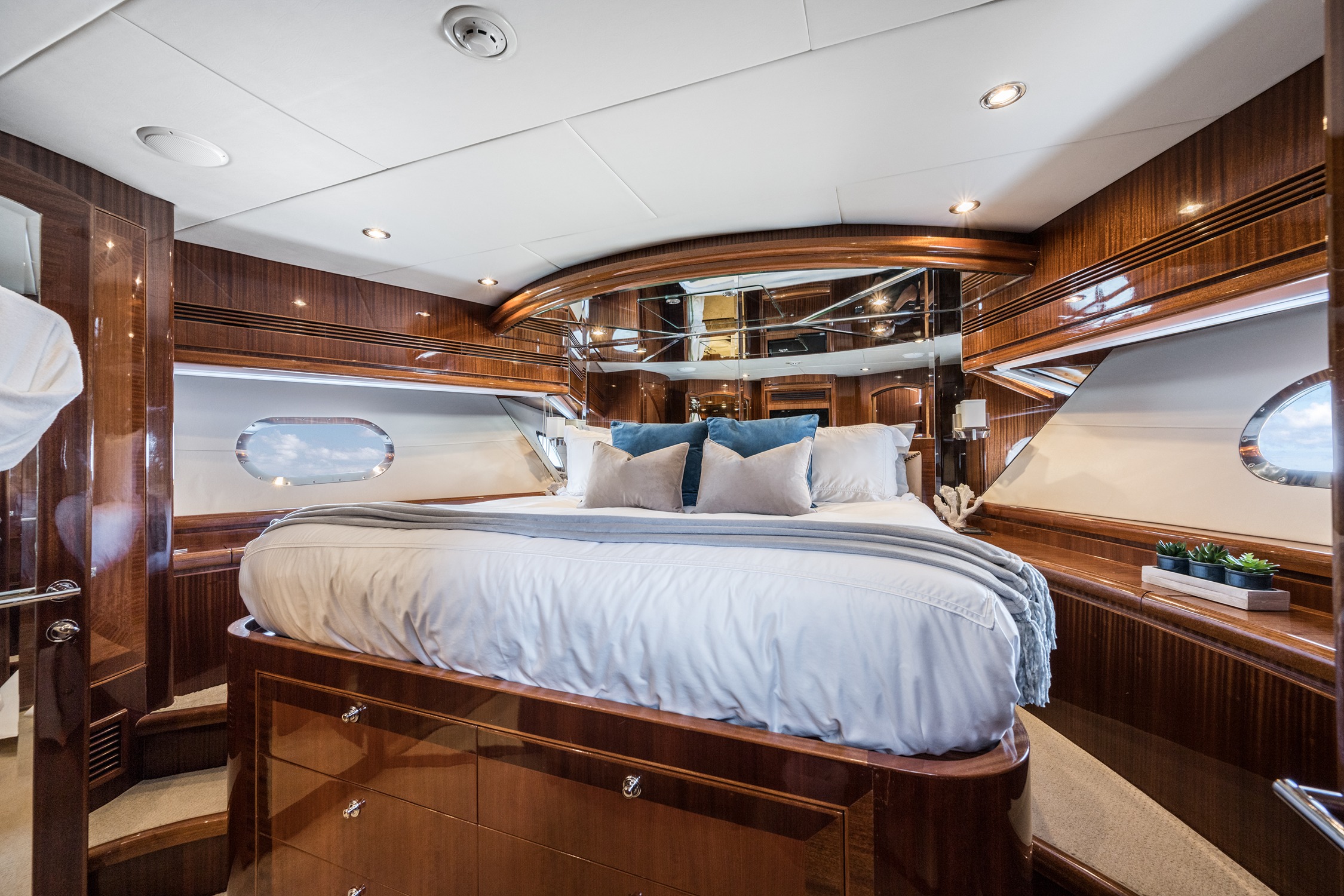 12. King Forward VIP Stateroom.jpg