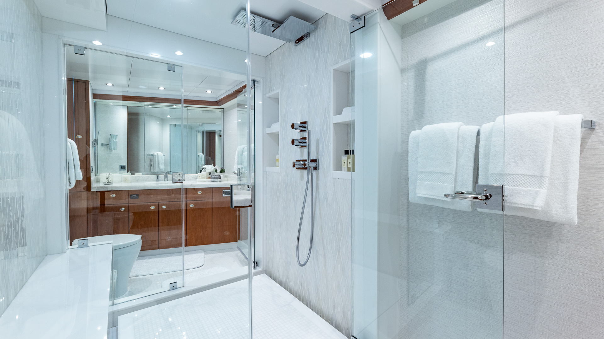 15 Master Ensuite.jpg