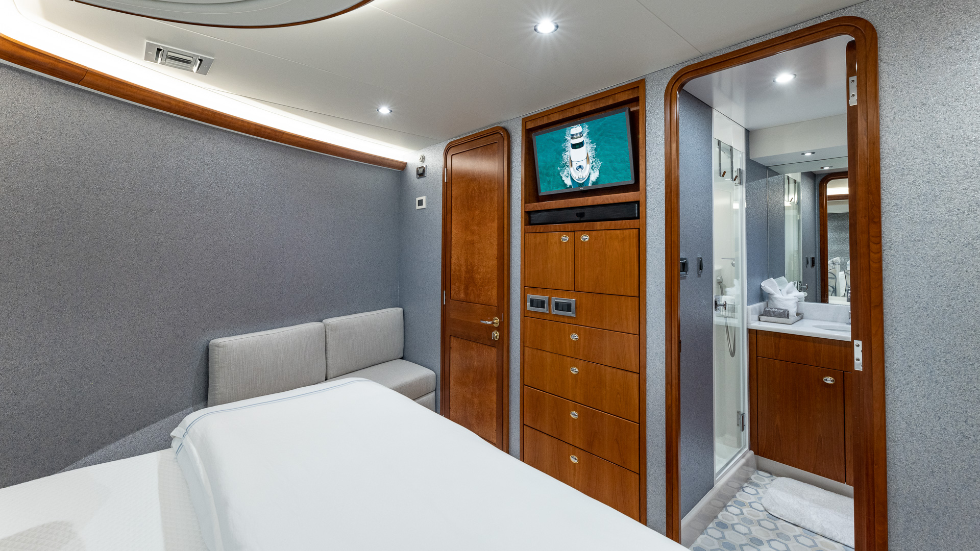 17 VIP Queen Stateroom 2.jpg