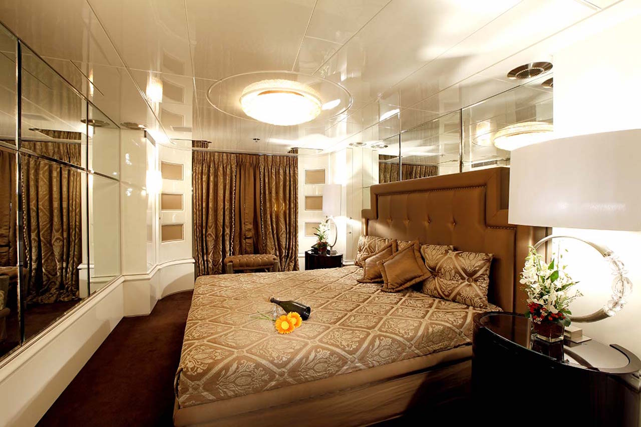 17-Vera-superyacht-VIP-stateroom.jpg