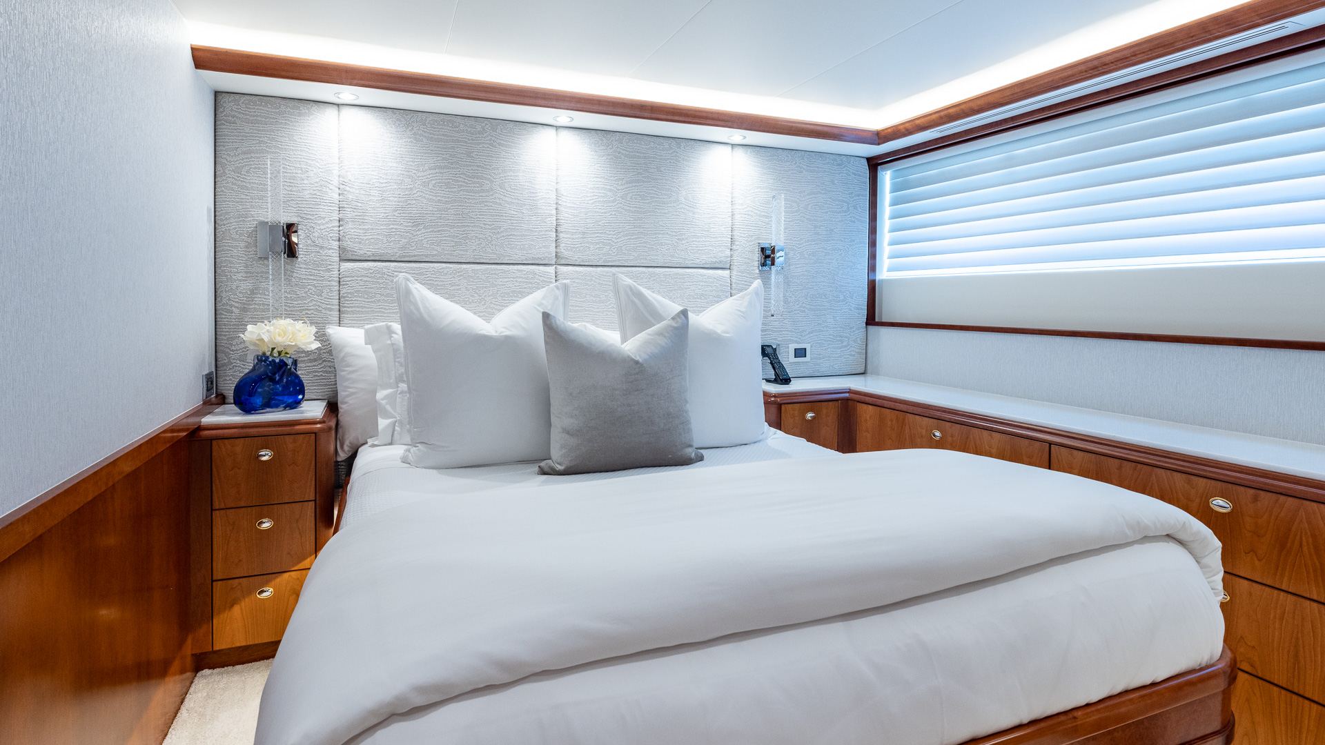 19 Port Queen Stateroom.jpg