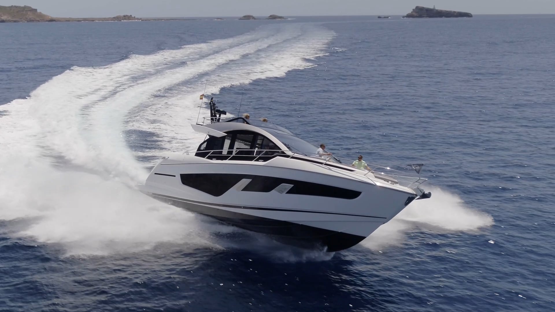2.0 Performance yacht with 35knot top speed.jpg