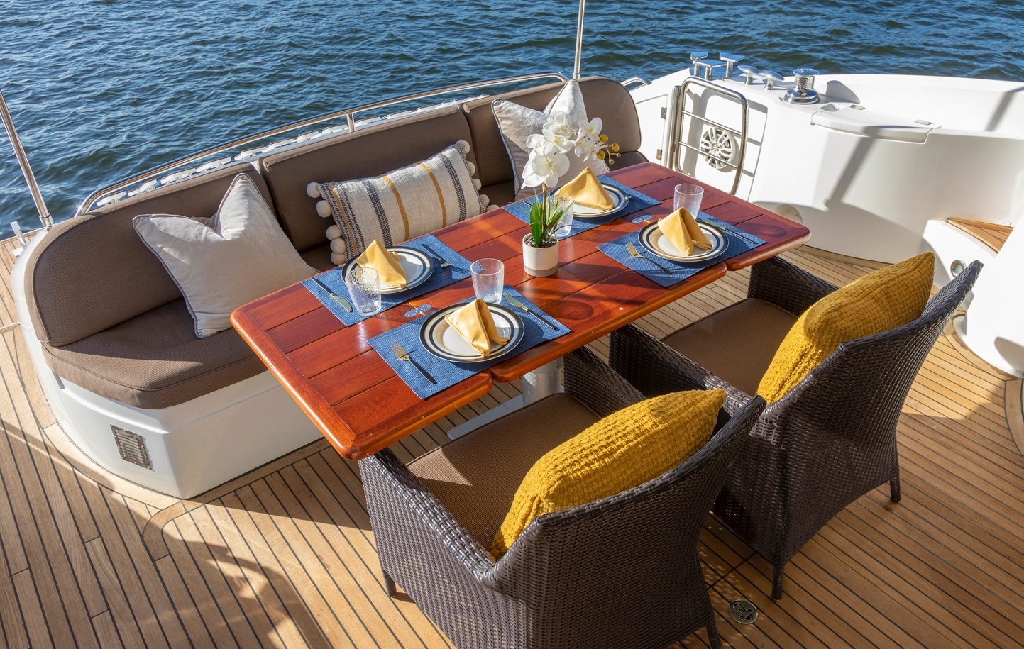 2.1 Alfresco dining on the aft deck.jpg