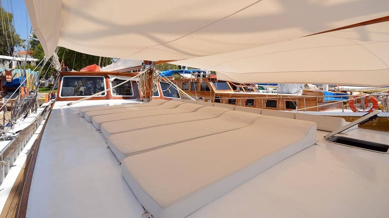 2.1 Comfortable deck.jpg