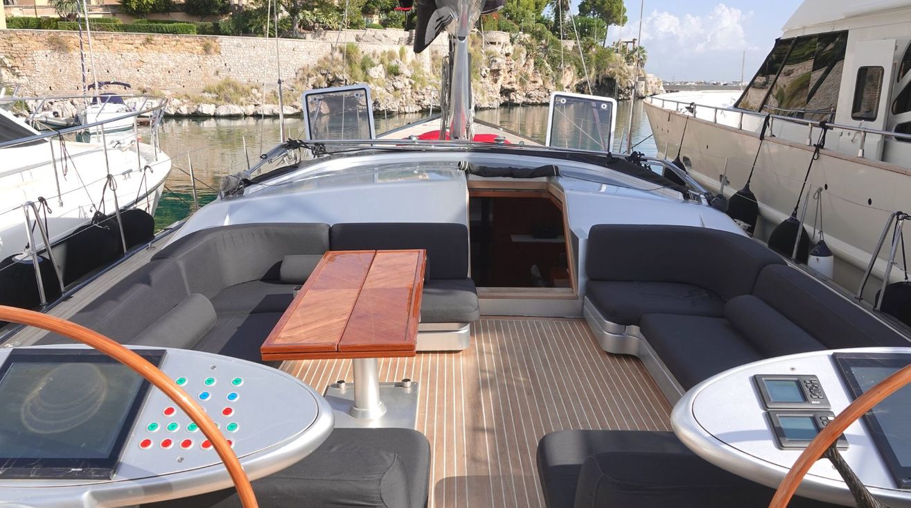 2.1 Deck cockpit.jpg