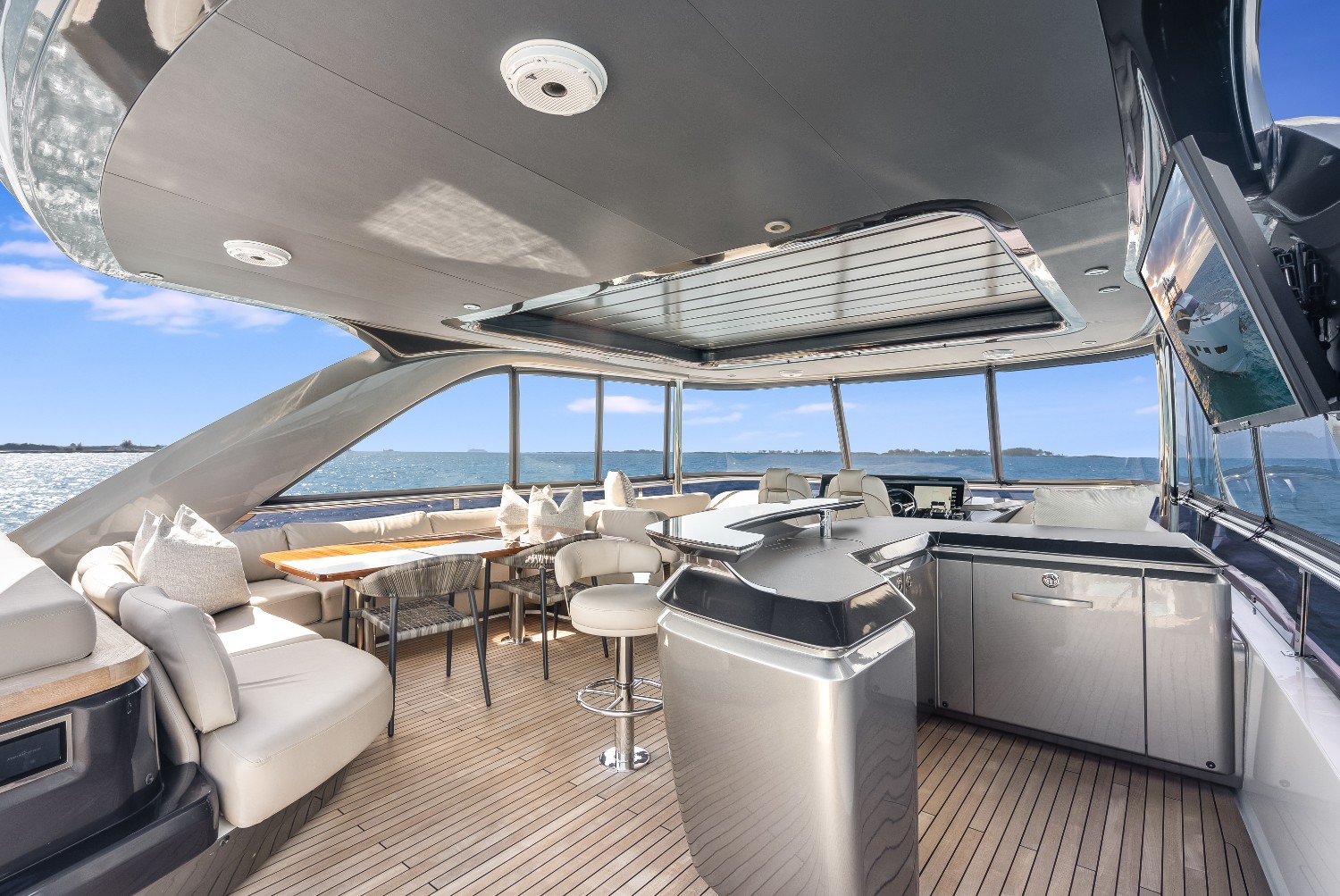 2.1 Flybridge view forward to helm station.jpg