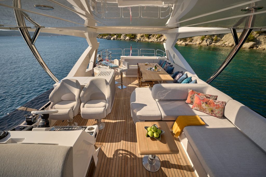 2.1 Flybridge with lounge and helm.jpg