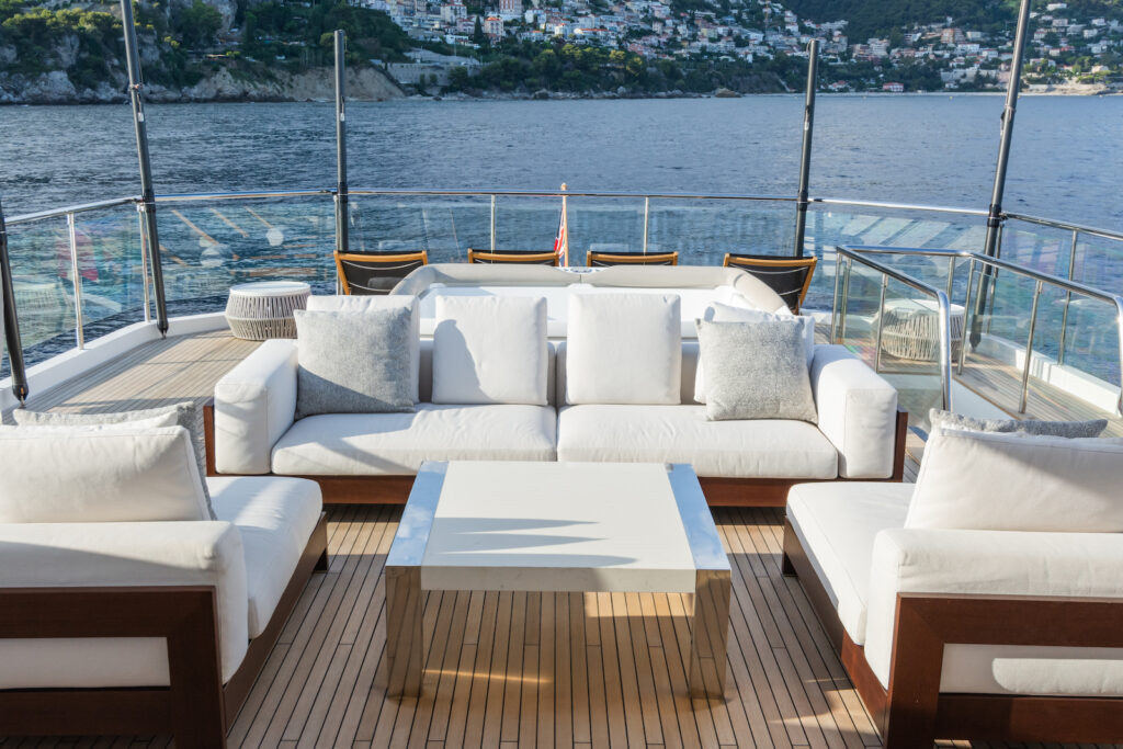 2.1 Flybrige lounge.jpg