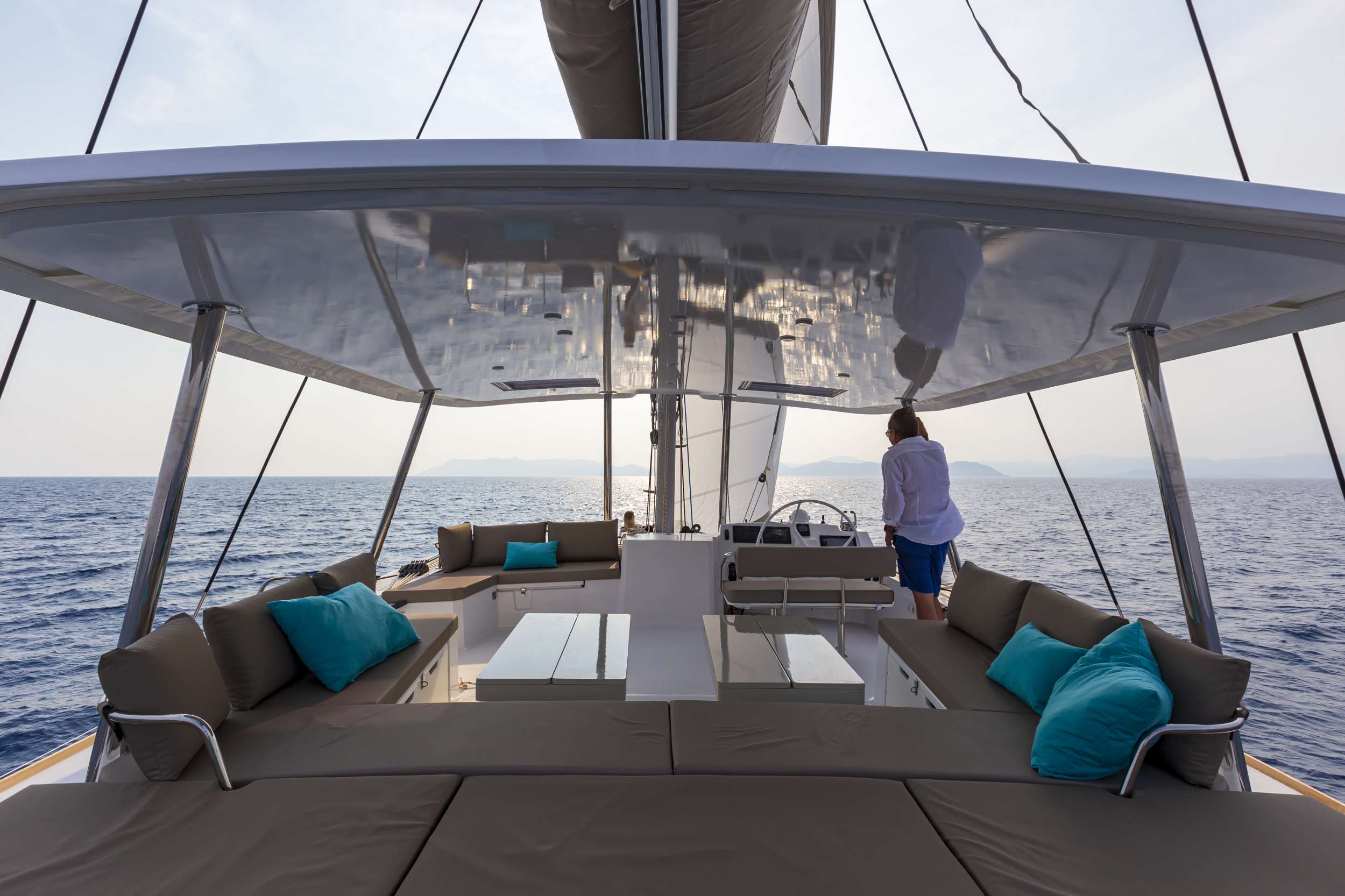 2.1 Impressive Flybridge.jpg