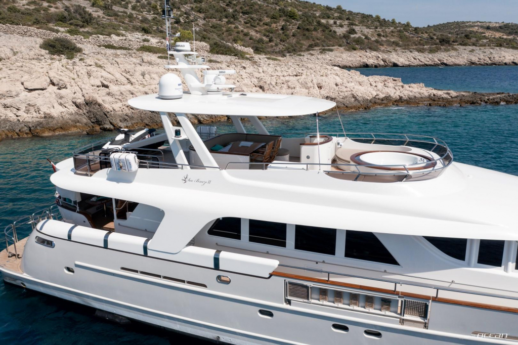 2.1 View of the sun deck.jpg