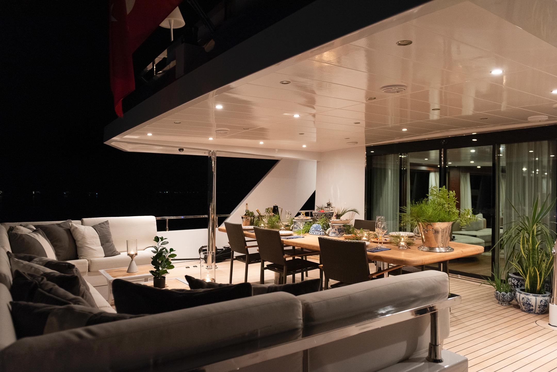 2.10 Main deck by night.jpg