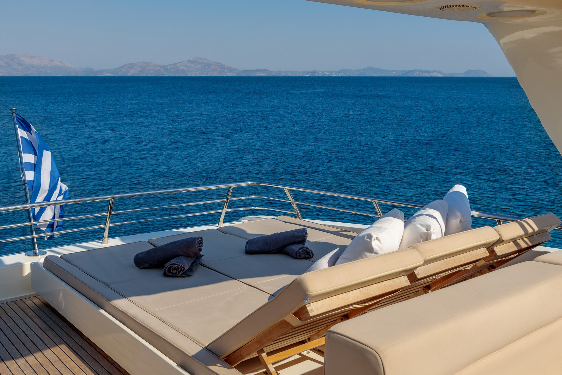 2.10 Sun deck loungers views.jpg