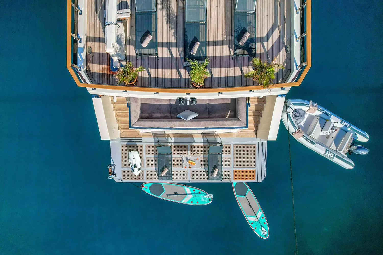 2.2 Aft deck details.png