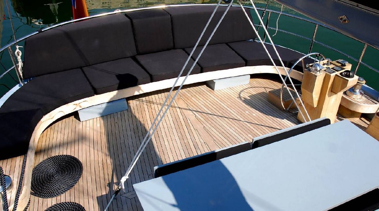 2.2 Cockpit.jpg