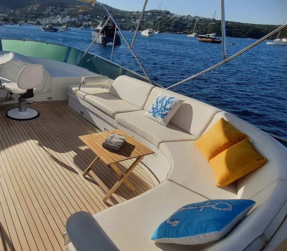2.2 Flybridge sofa.jpg