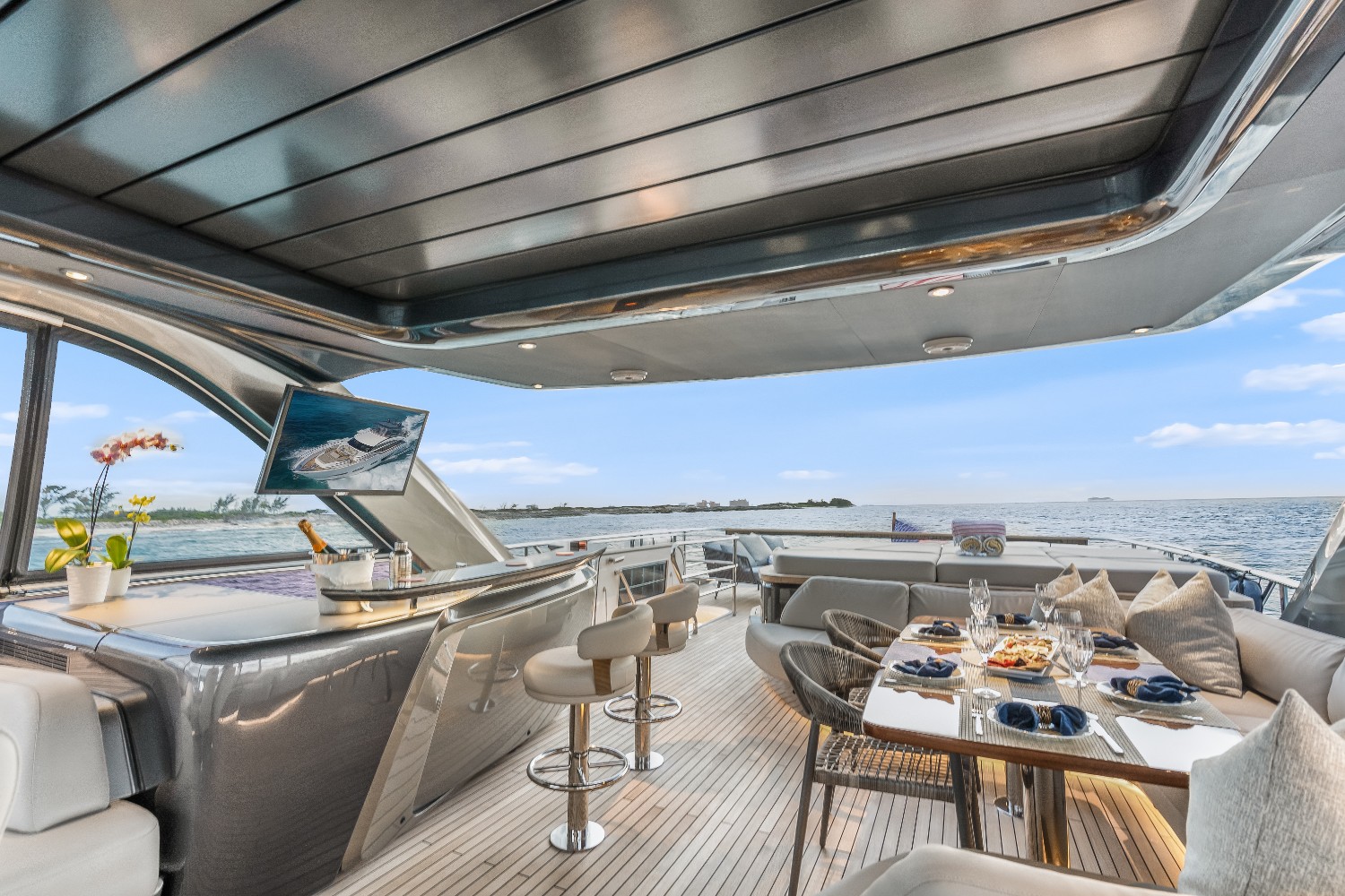 2.2 Flybridge view aft to bar and dining area.jpg