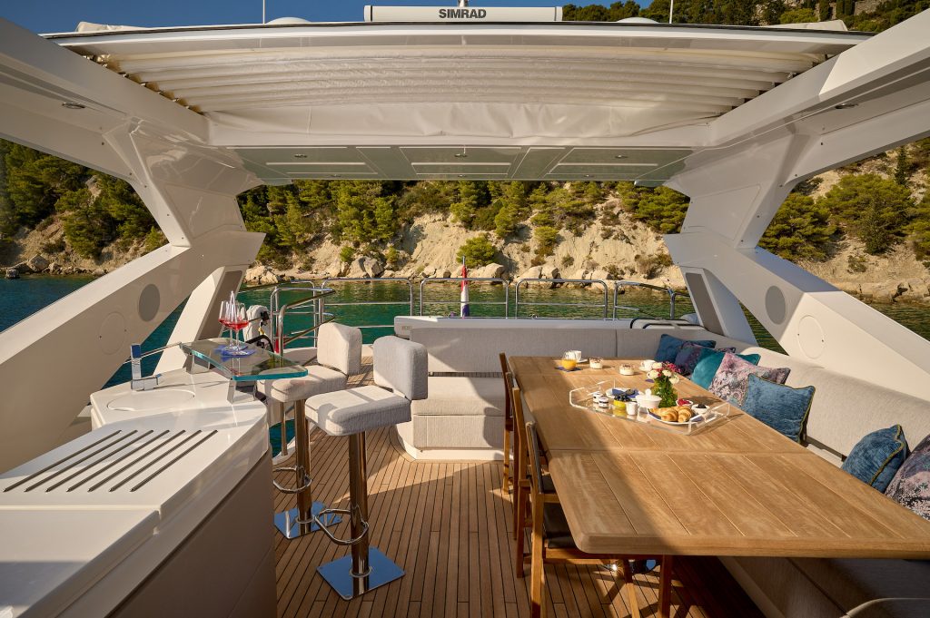 2.2 Flybridge view aft.jpg