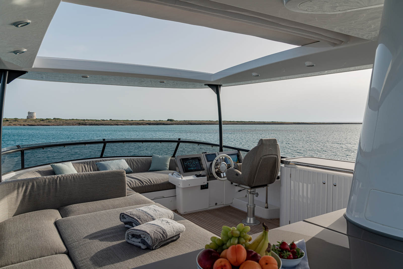 2.2 Flybridge view forward.jpg