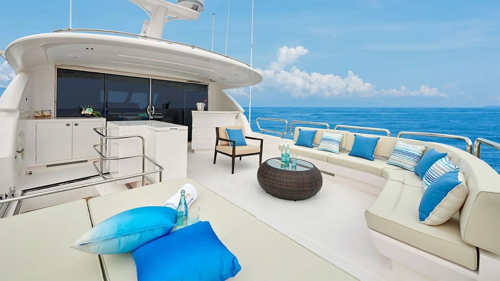 2.2 Flybridge views.jpg