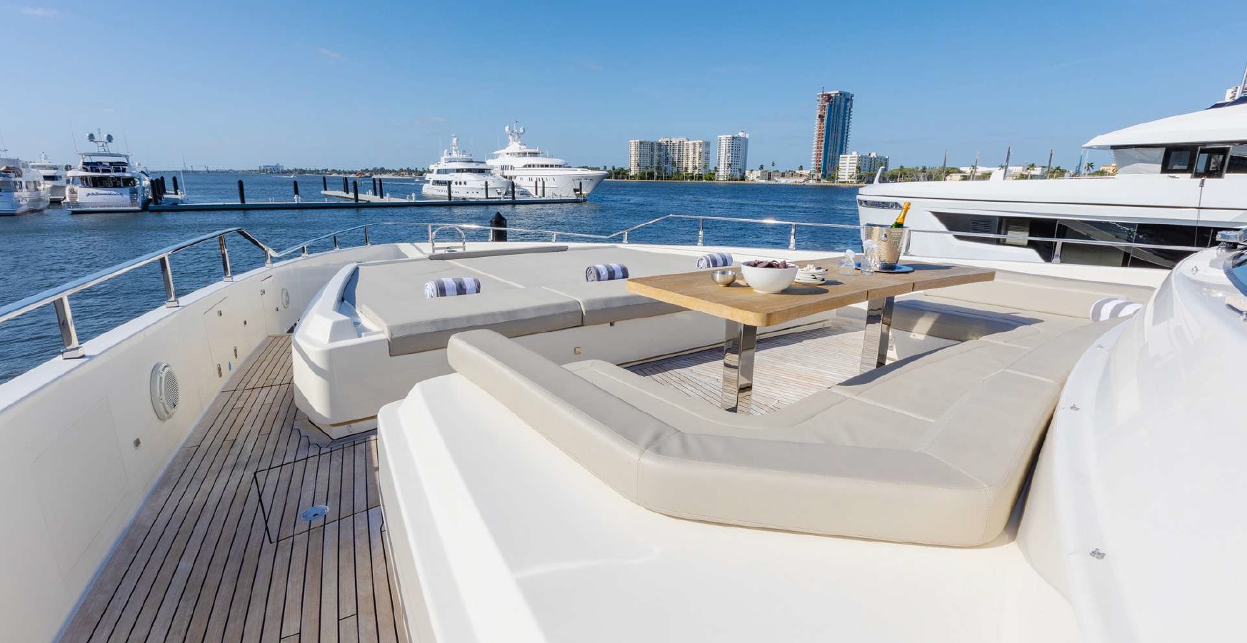 2.2 Foredeck seating.jpg