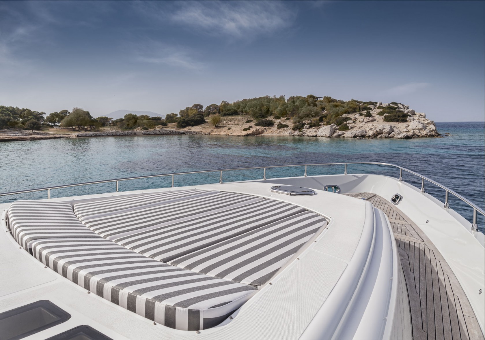 2.2 Foredeck sun pads.jpg