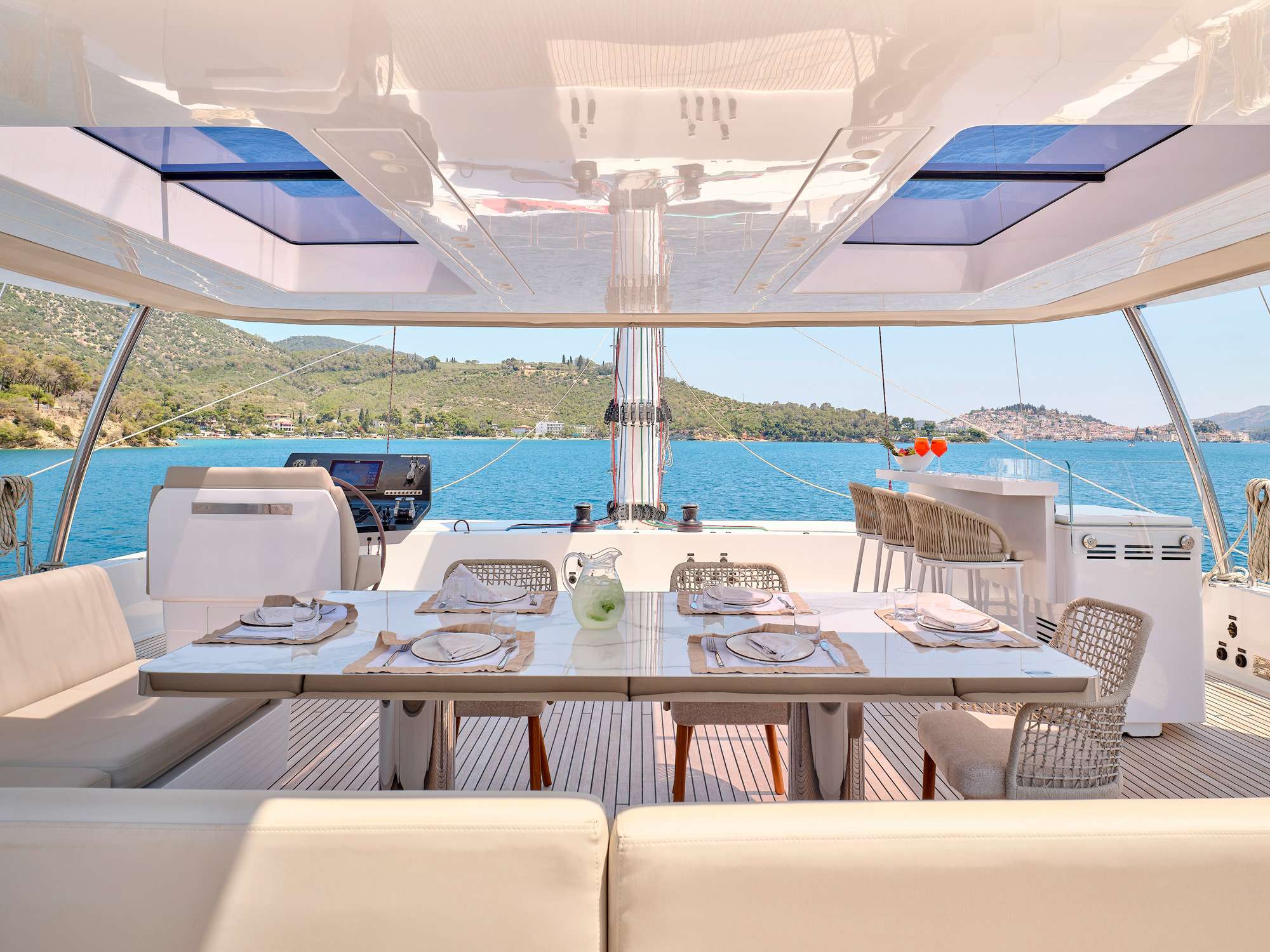 2.2 Sun deck dining.jpg