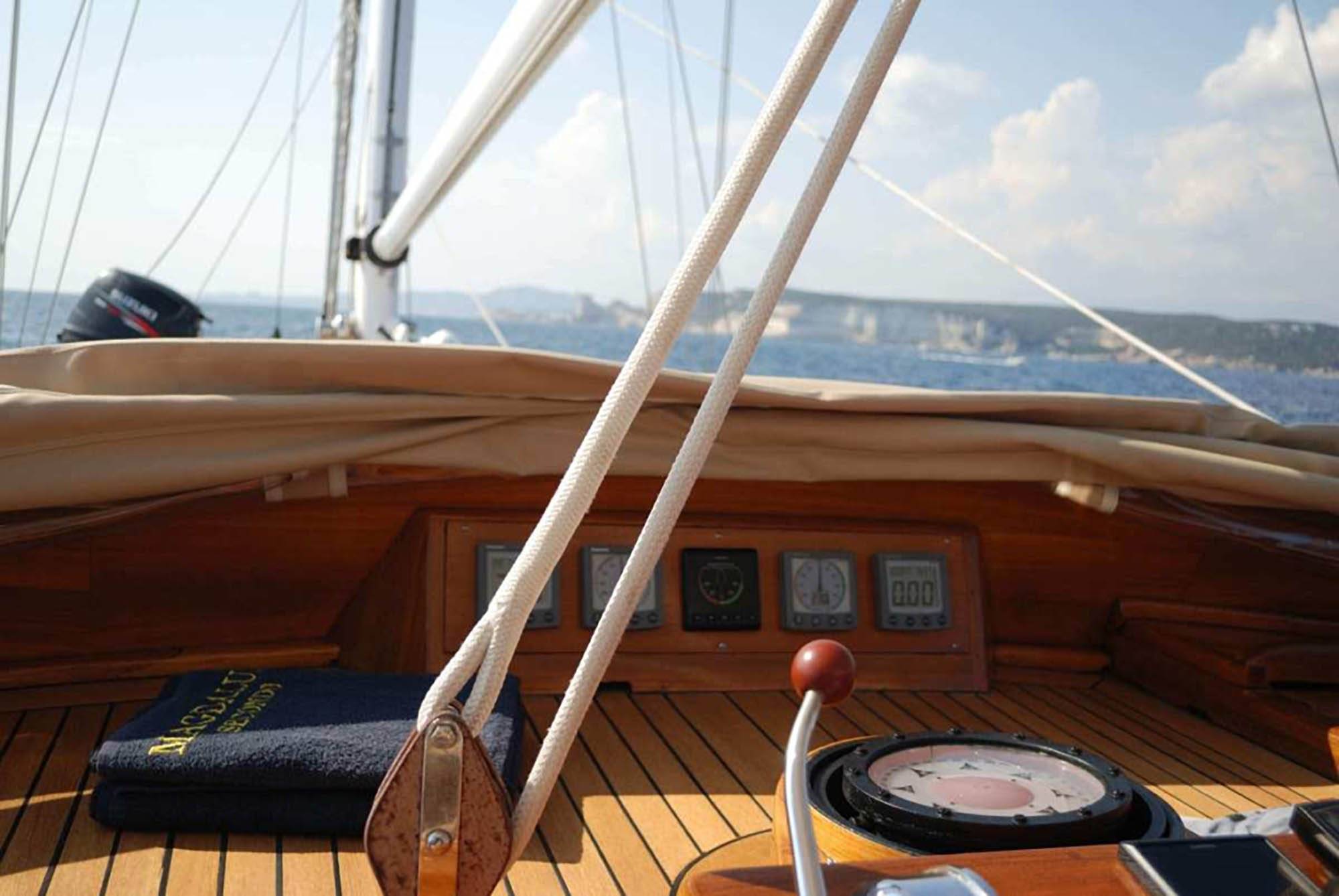 2.3 Exciting sailing charter.jpg