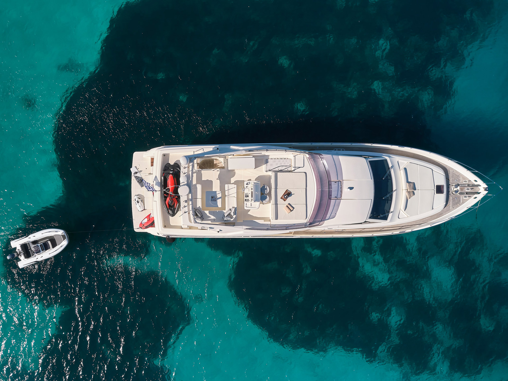 2.3 Flybridge and Foredeck.jpg