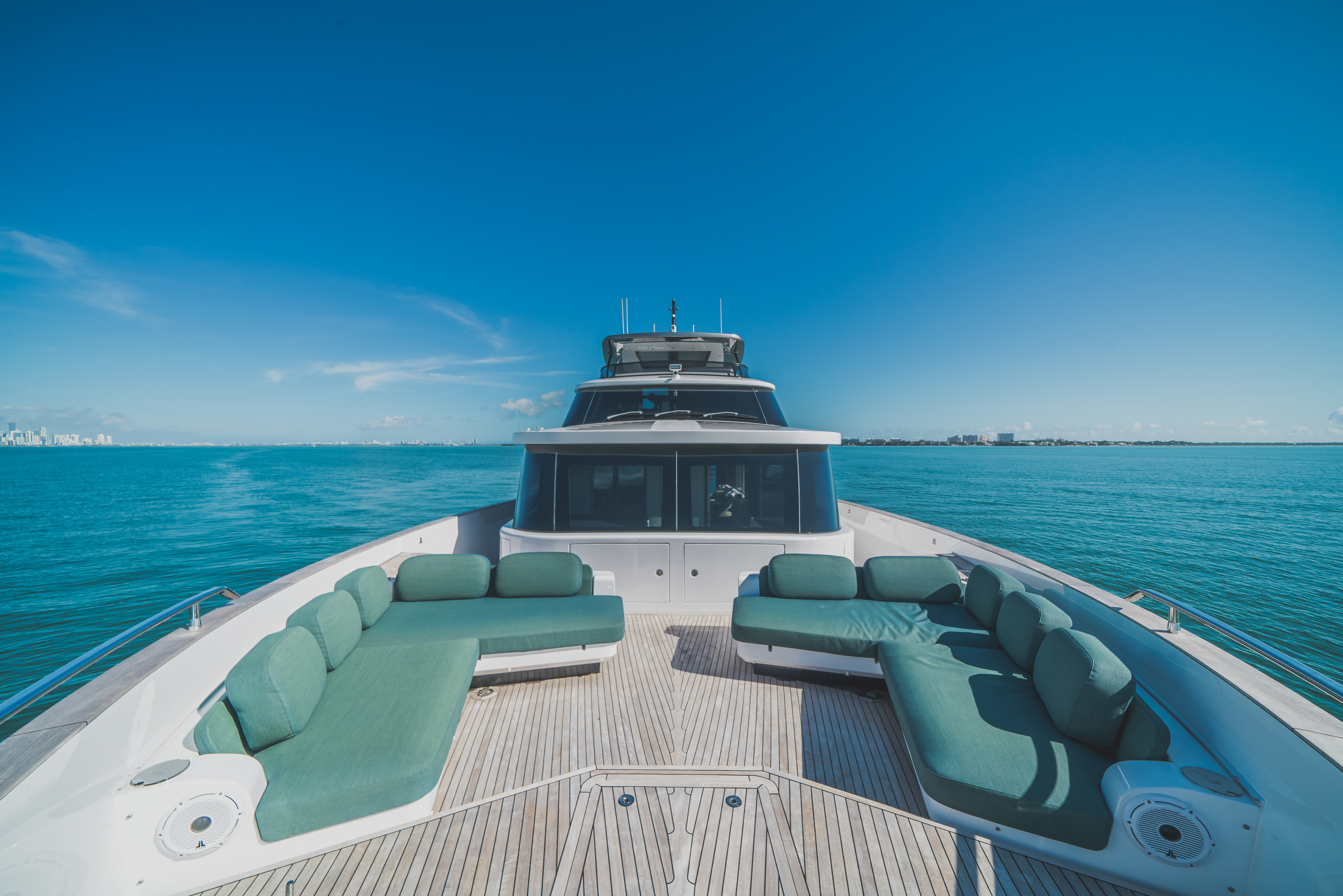 2.3 Foredeck seating.jpg