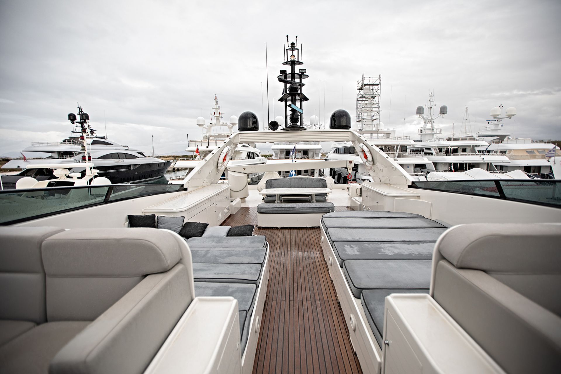 2.3 Relaxing upper deck.jpg