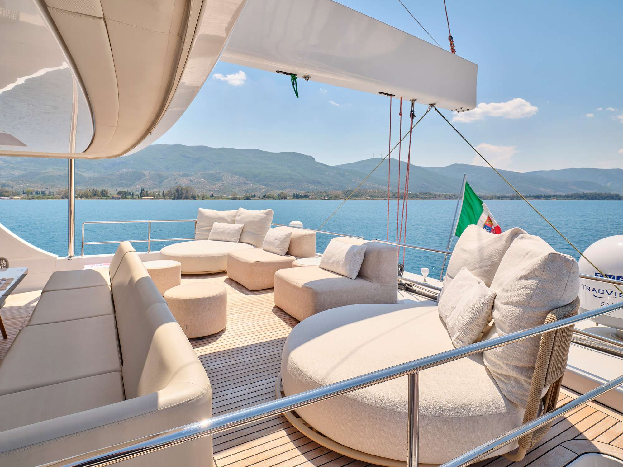 2.3 Sun deck lounge.jpg