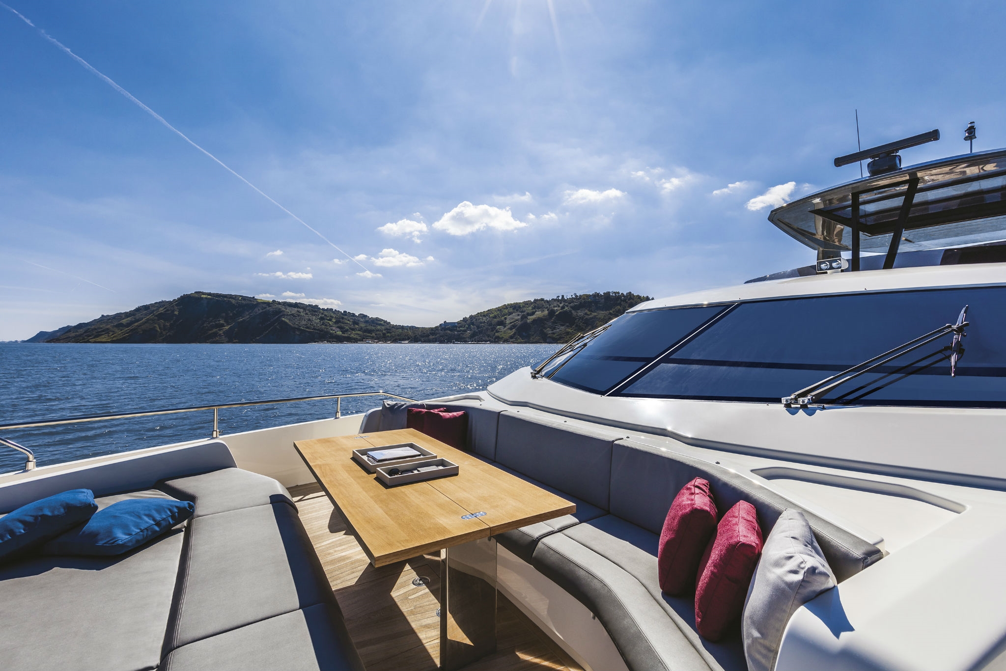 2.3 Sunny foredeck.jpg