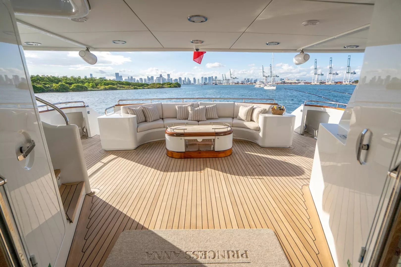 2.4 Beautifully comfortable main deck aftr.jpg