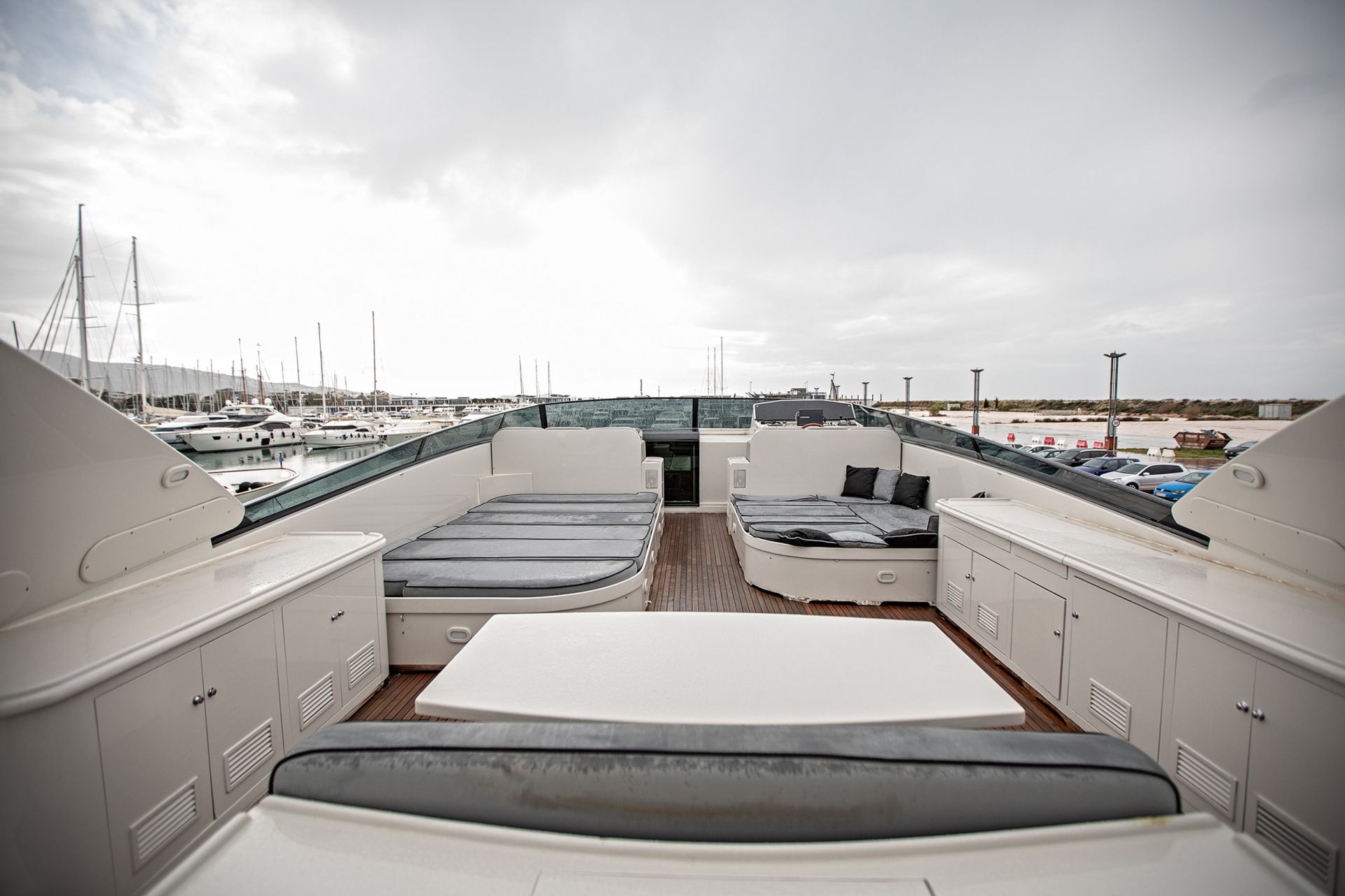 2.4 Casual dining on upper deck.jpg