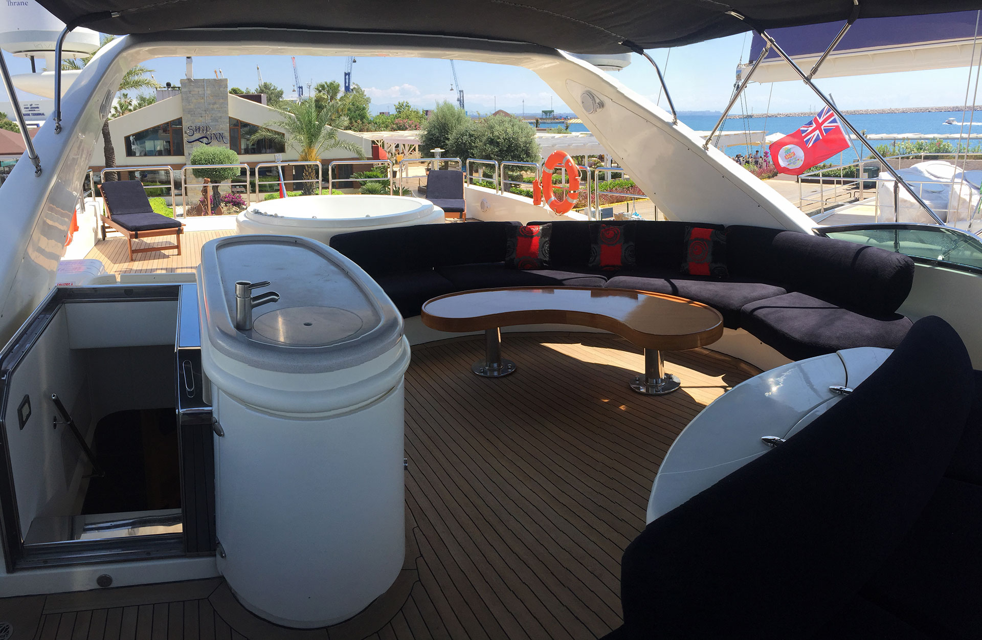 2.4 Flybridge lounge and bar.jpg