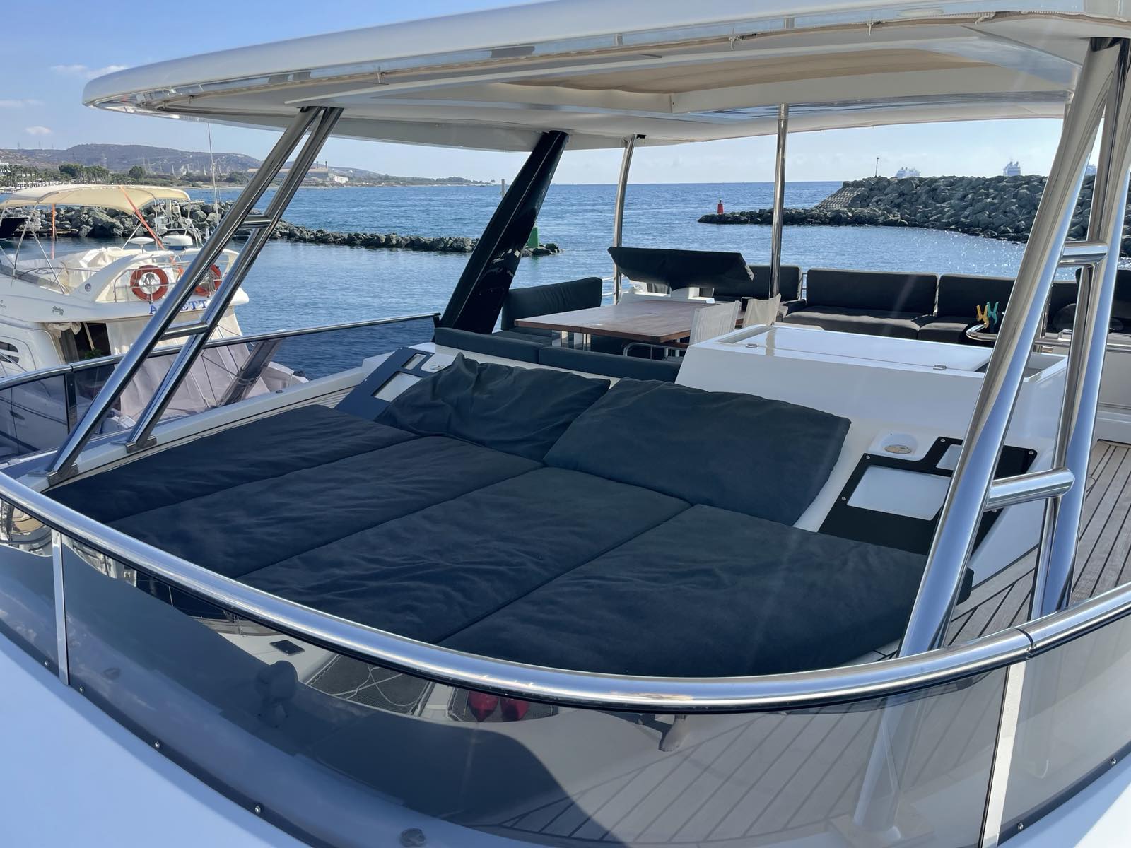 2.4 Flybridge sun cushions.jpg
