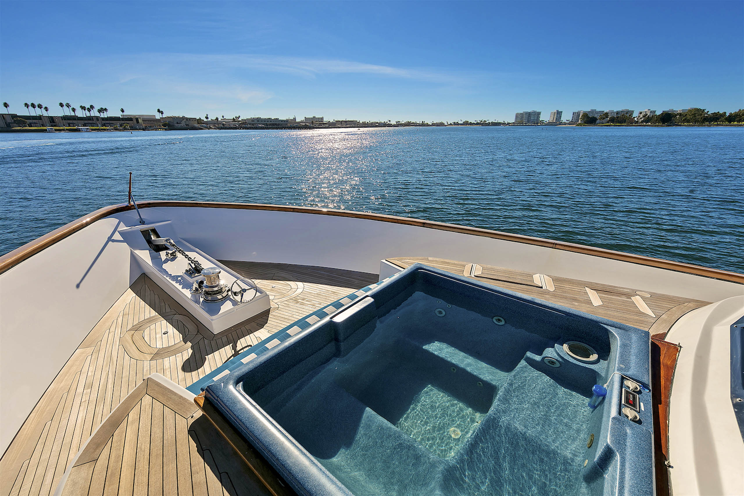 2.4 Foredeck jacuzzi.jpg